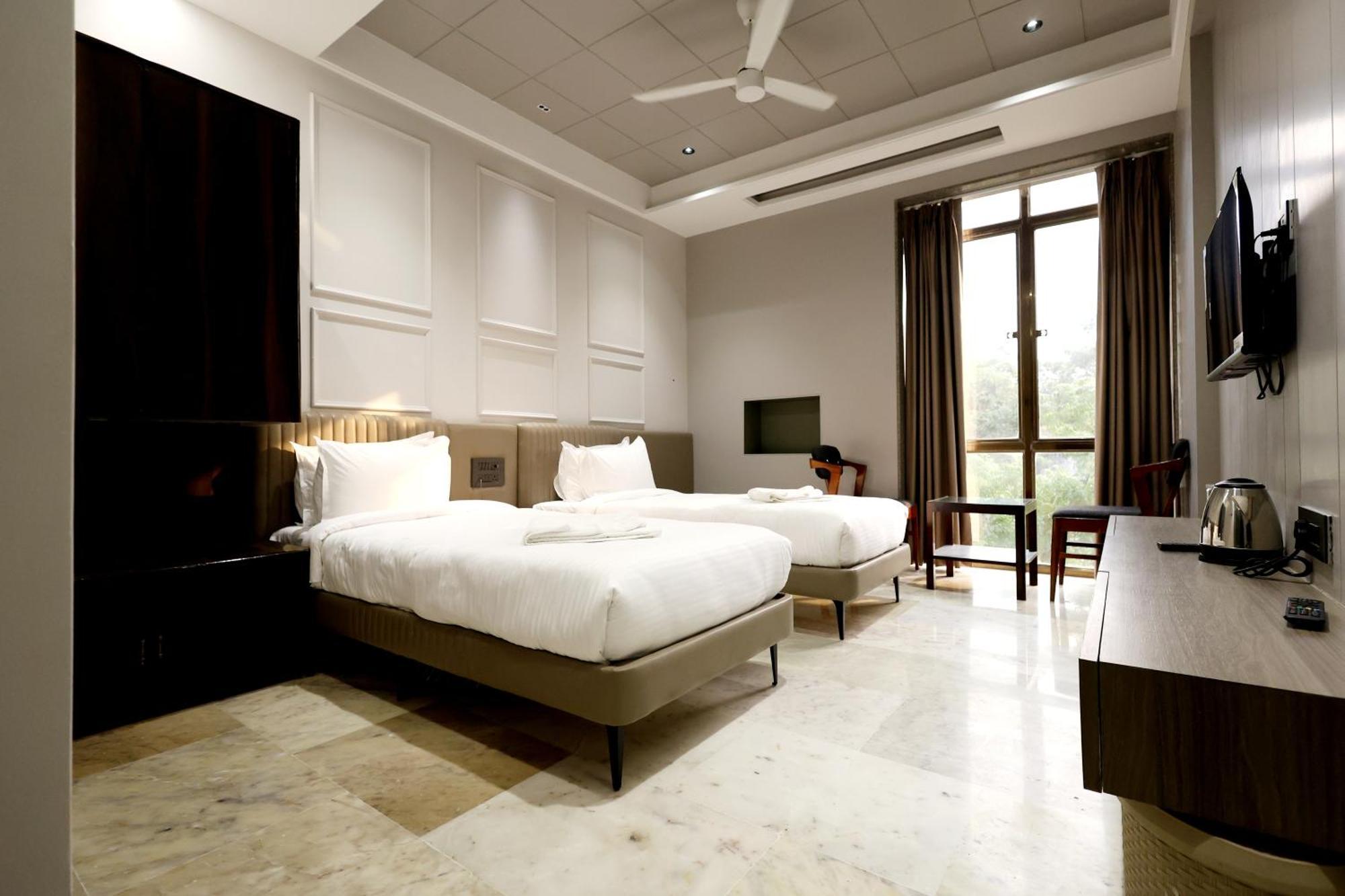Hotel Statusinn, Ichalkaranji Exterior foto